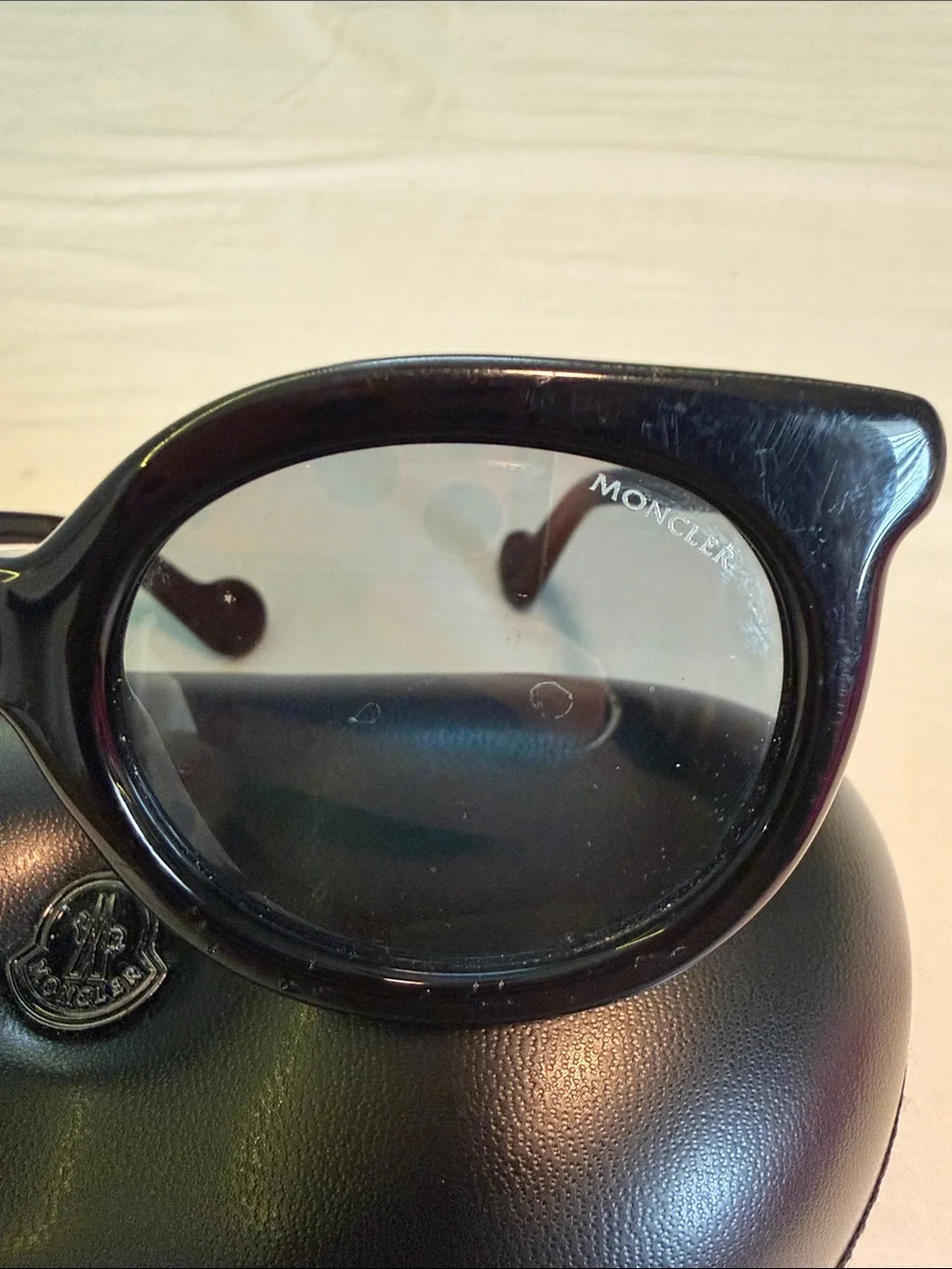 Moncler Glossy Black Round-Edge Sunglasses